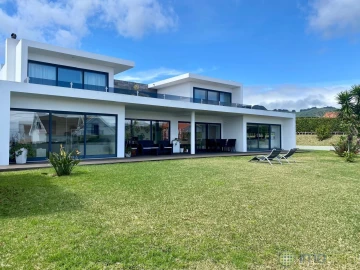 Moradia T4 para Venda em Horta (Conceição)