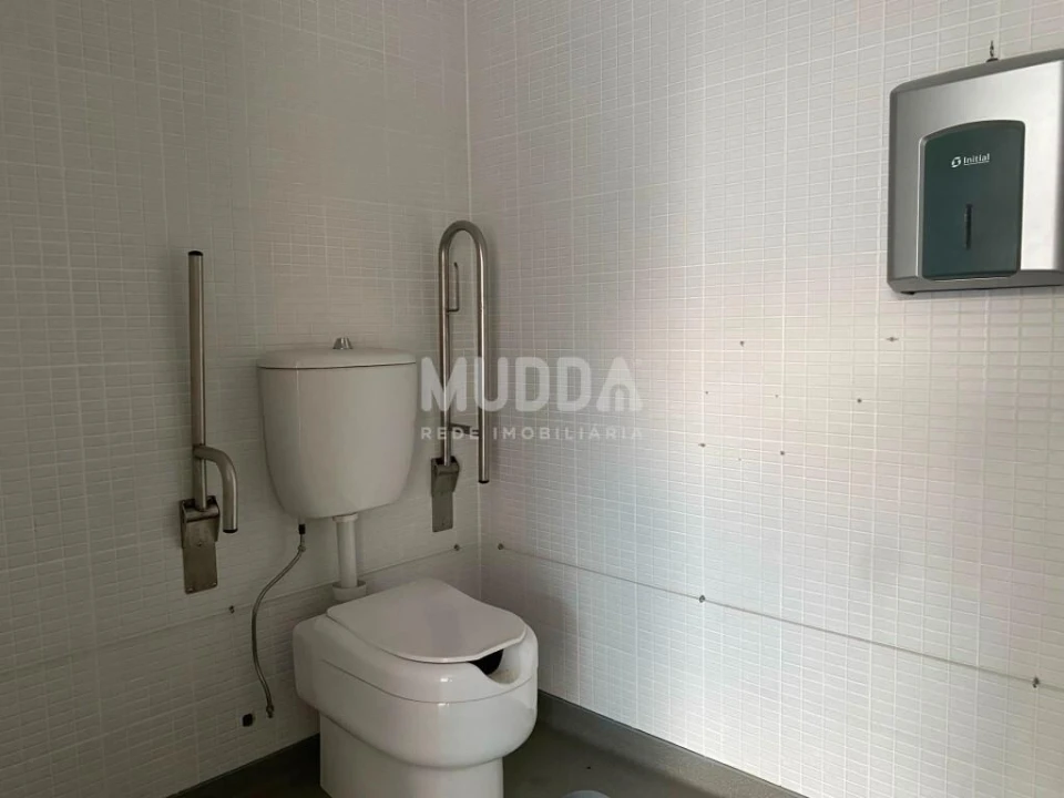 Loja para Arrendamento em Espinho Foto 7