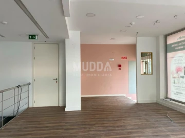 Loja para Arrendamento em Espinho