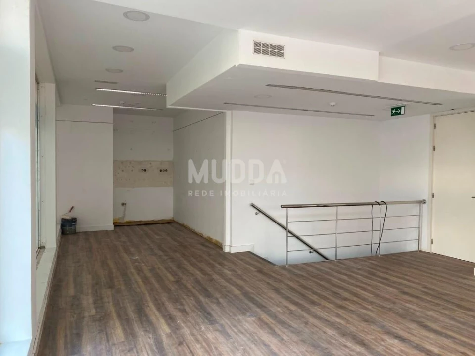 Loja para Arrendamento em Espinho Foto 3