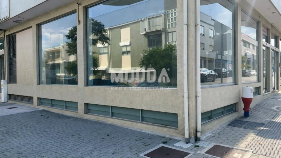 Loja para Arrendamento em Espinho