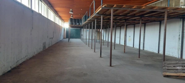 Armazém para Venda em São Domingos de Rana