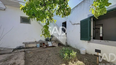 Moradia T3 para Venda em Moncarapacho e Fuseta