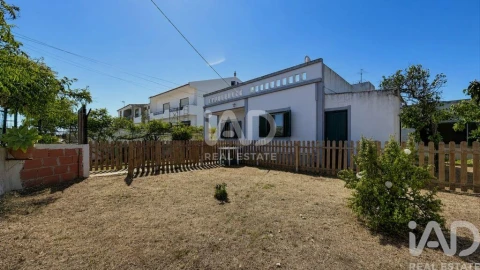Moradia T3 para Venda em Moncarapacho e Fuseta