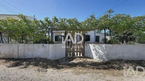 Moradia T3 para Venda em Moncarapacho e Fuseta