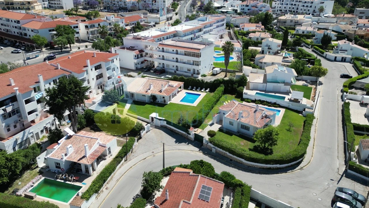 Moradia T4 para Venda em Albufeira e Olhos de Água Foto 4
