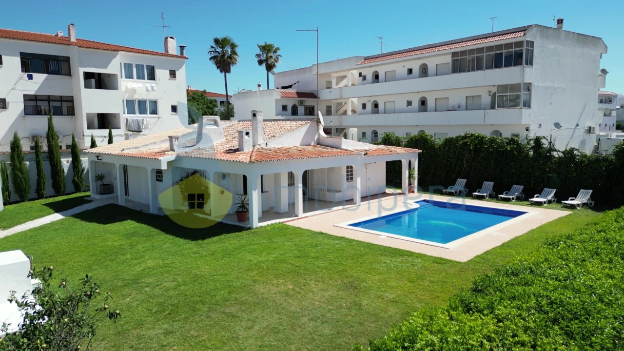 Moradia T4 para Venda em Albufeira e Olhos de Água Foto 1