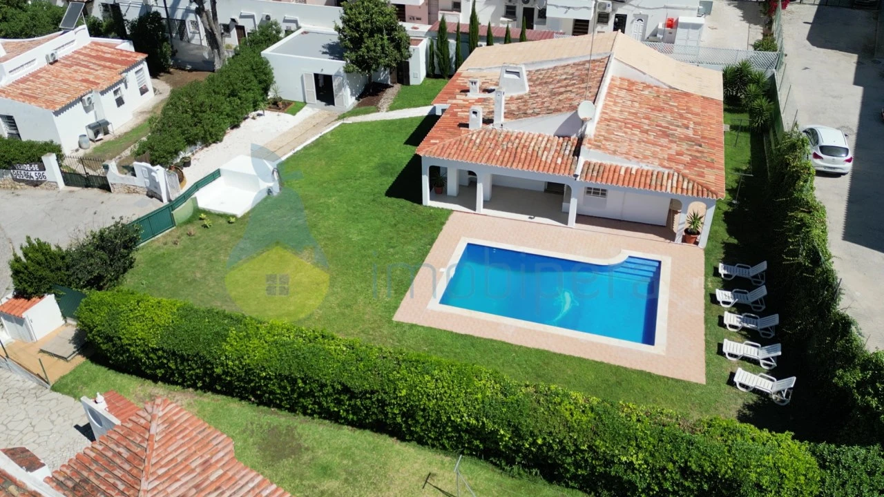 Moradia T4 para Venda em Albufeira e Olhos de Água Foto 5