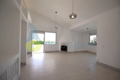 Moradia T4 para Venda em Albufeira e Olhos de Água