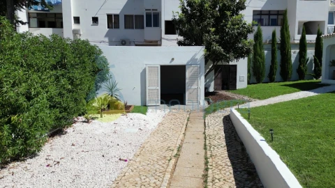 Moradia T4 para Venda em Albufeira e Olhos de Água