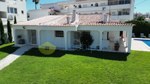 Moradia T4 para Venda em Albufeira e Olhos de Água