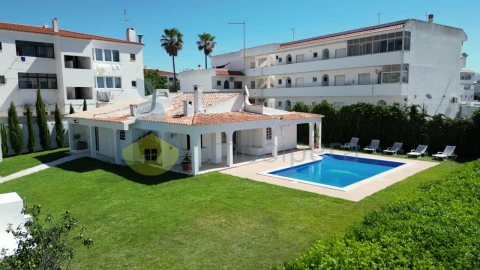 Moradia T4 para Venda em Albufeira e Olhos de Água