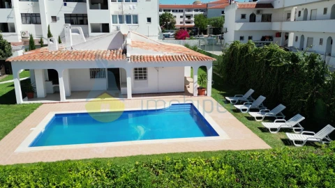 Moradia T4 para Venda em Albufeira e Olhos de Água