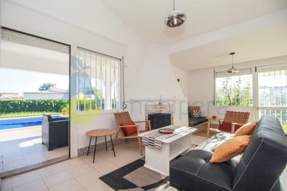 Moradia T4 para Venda em Albufeira e Olhos de Água