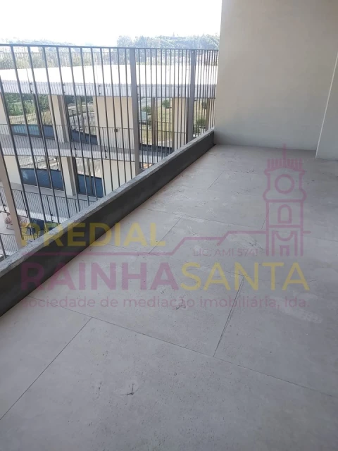 Apartamento T2 para Venda em Santa Clara e Castelo Viegas