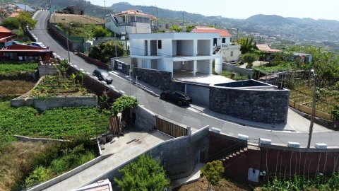 Moradia T4 para Venda em Ponta do Sol