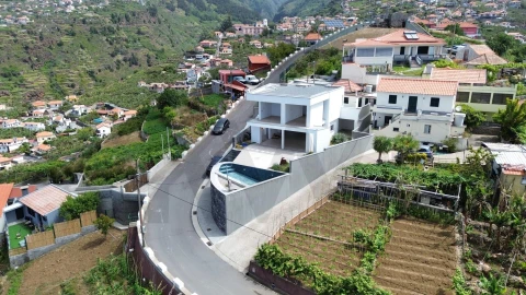 Moradia T4 para Venda em Ponta do Sol