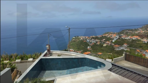 Moradia T4 para Venda em Ponta do Sol