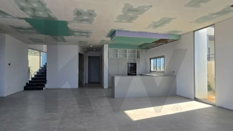 Moradia T4 para Venda em Ponta do Sol
