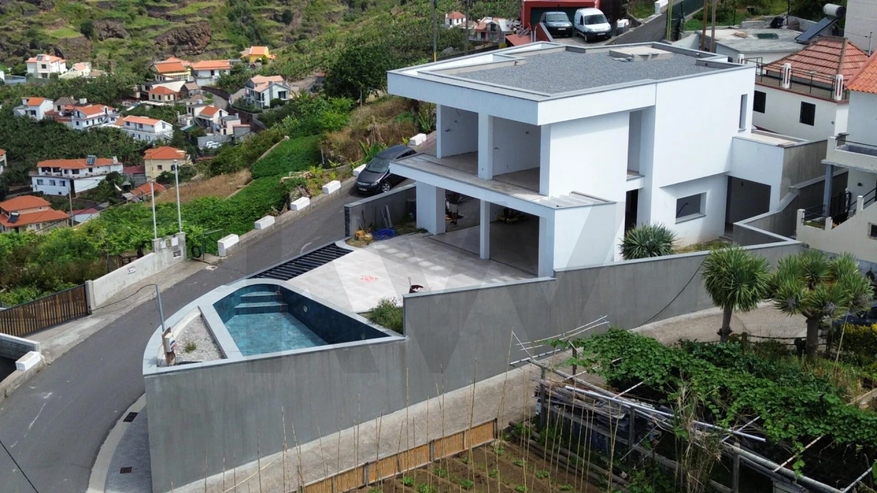 Moradia T4 para Venda em Ponta do Sol Foto 4