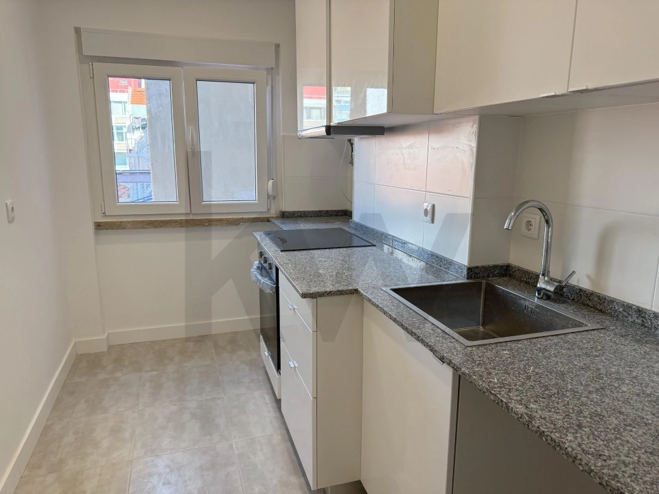 Apartamento T2 para Arrendamento em Campo de Ourique Foto 1