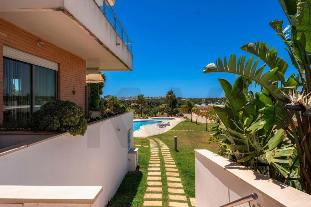 Moradia T2 para Venda em Albufeira e Olhos de Água Foto 48