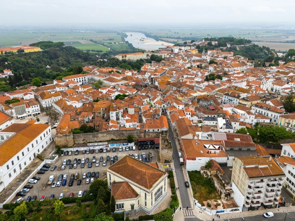Prédio para Venda em Romeira e Várzea Foto 2