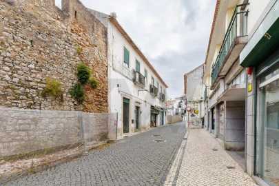 Prédio para Venda em Romeira e Várzea
