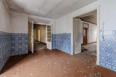 Prédio para Venda em Romeira e Várzea