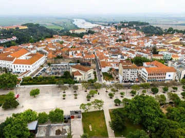 Prédio para Venda em Romeira e Várzea