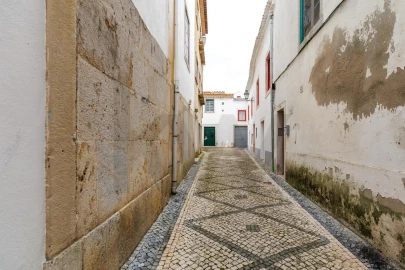 Prédio para Venda em Romeira e Várzea