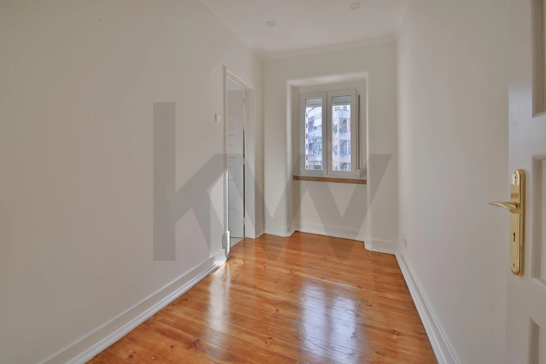 Apartamento T4 para Arrendamento em Avenidas Novas Foto 13