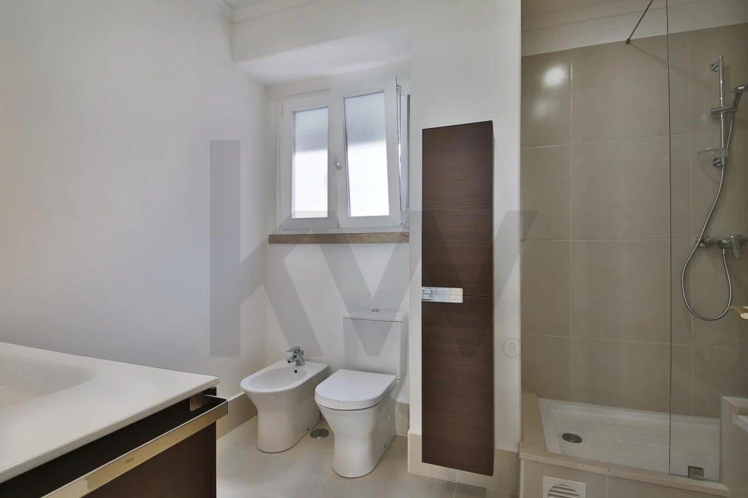 Apartamento T4 para Arrendamento em Avenidas Novas Foto 16