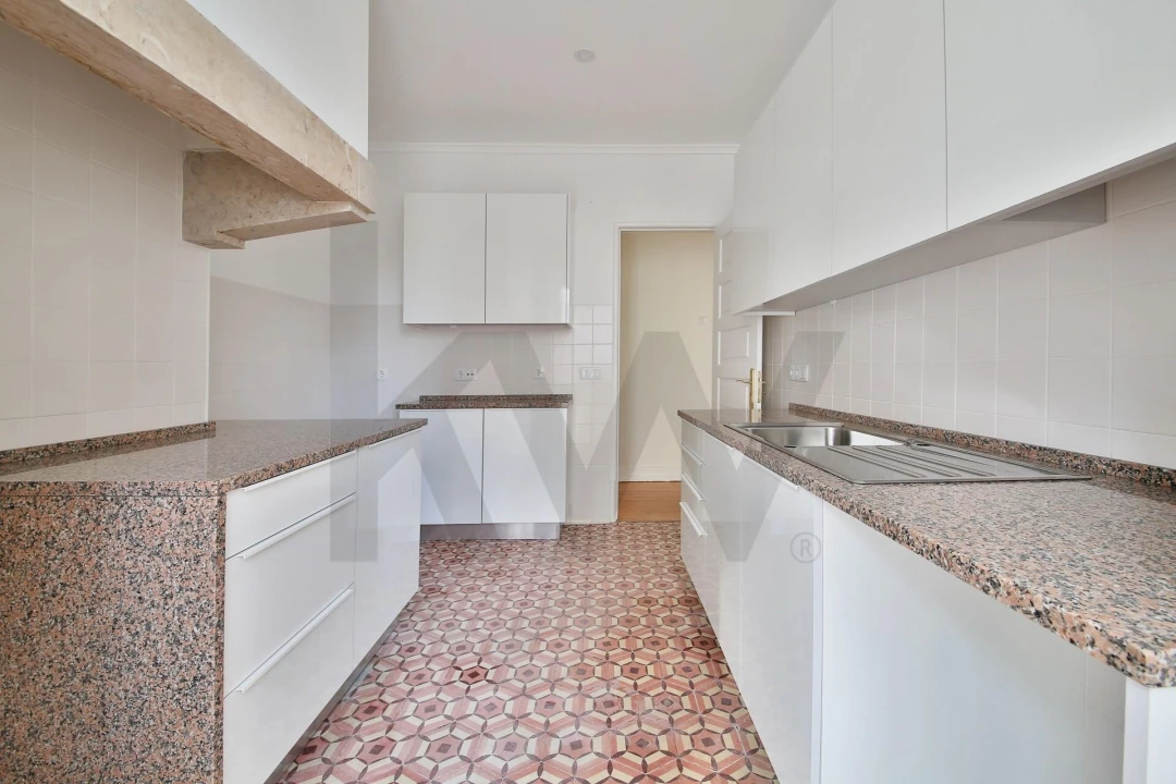 Apartamento T4 para Arrendamento em Avenidas Novas Foto 10