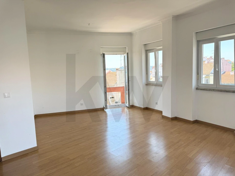 Apartamento T3 para Arrendamento em Alcantara Foto 4