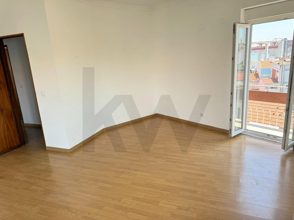 Apartamento T3 para Arrendamento em Alcantara Foto 9