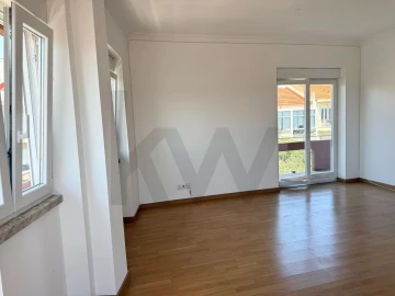 Apartamento T3 para Arrendamento em Alcantara