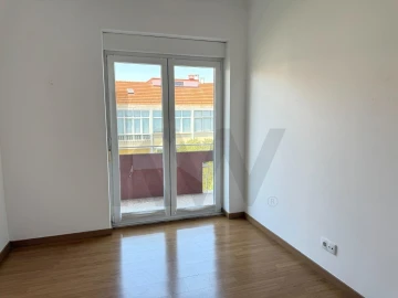 Apartamento T3 para Arrendamento em Alcantara