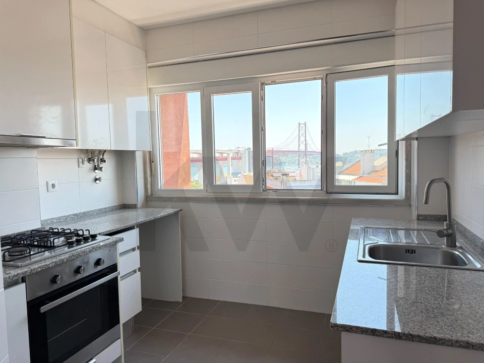 Apartamento T3 para Arrendamento em Alcantara Foto 11