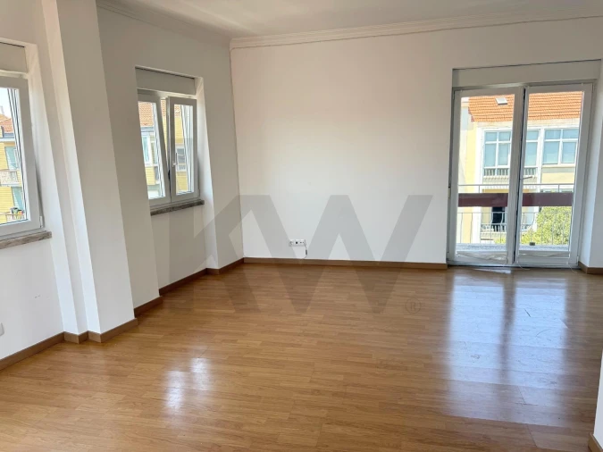 Apartamento T3 para Arrendamento em Alcantara Foto 2