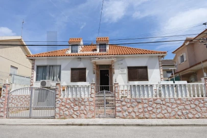 Moradia T4 para Venda em Corroios