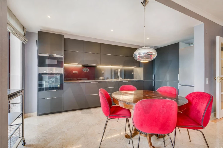 Apartamento T3 para Arrendamento em São Domingos de Benfica Foto 8