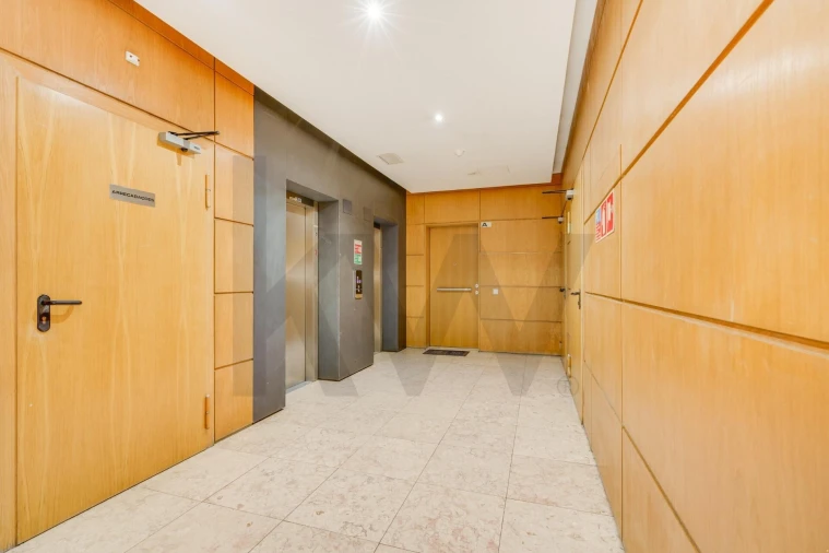Apartamento T3 para Arrendamento em São Domingos de Benfica Foto 35