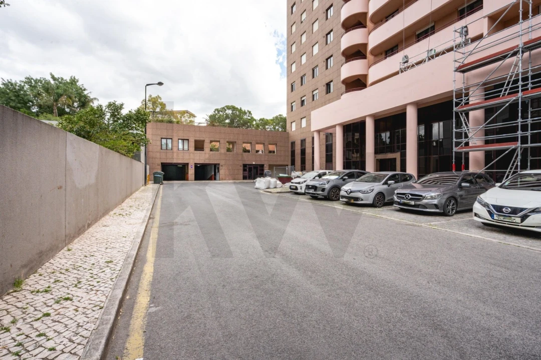 Apartamento T3 para Arrendamento em São Domingos de Benfica Foto 39