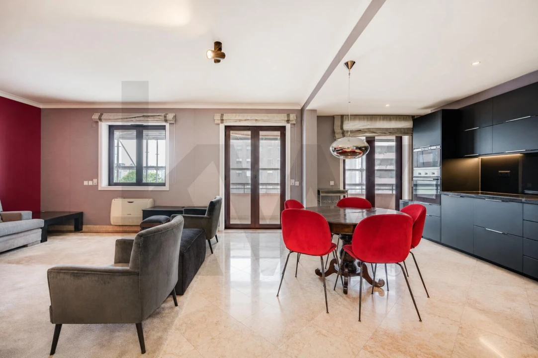 Apartamento T3 para Arrendamento em São Domingos de Benfica Foto 4