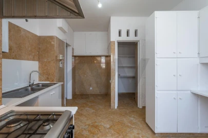 Apartamento T5 para Arrendamento em Estrela