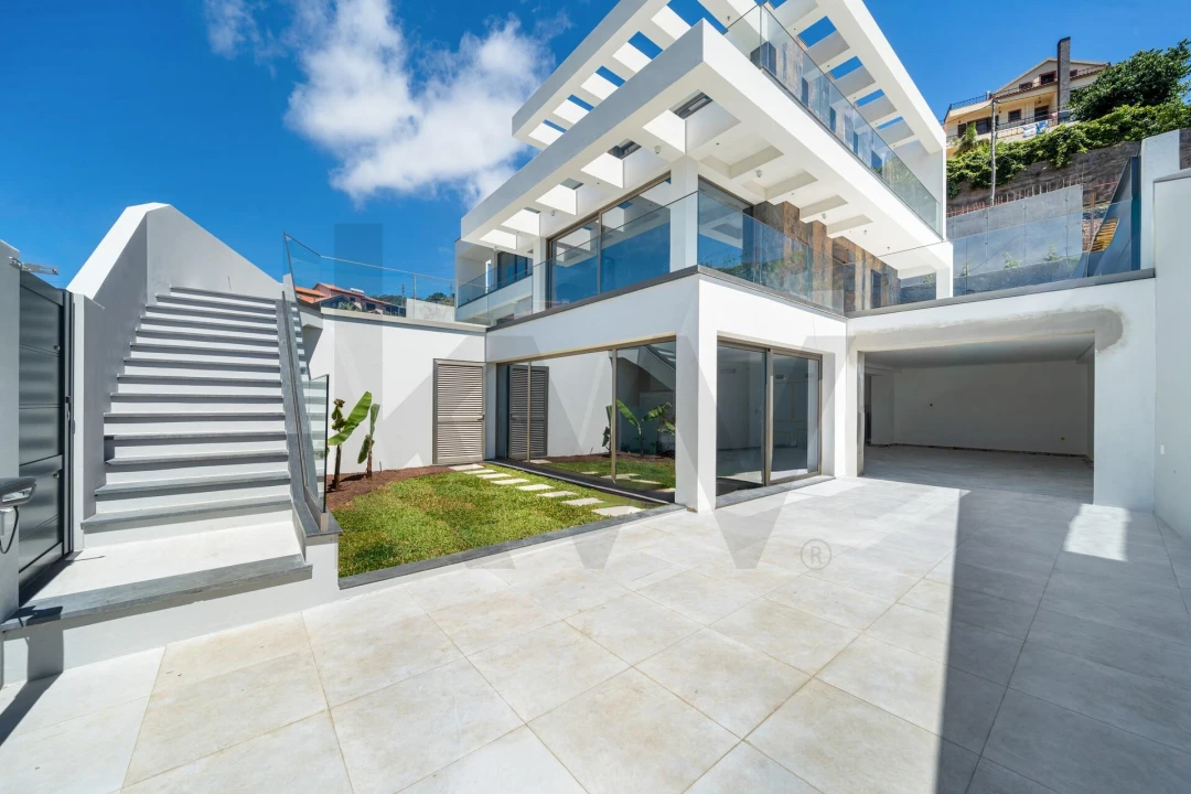Moradia T4 para Venda em Ribeira Brava Foto 5