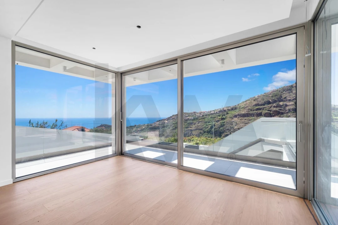 Moradia T4 para Venda em Ribeira Brava Foto 12