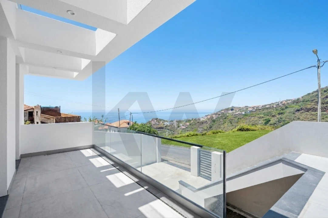 Moradia T4 para Venda em Ribeira Brava Foto 10