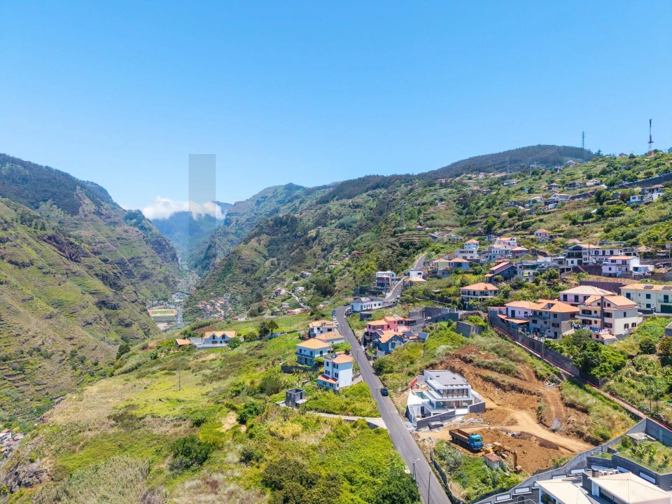 Moradia T4 para Venda em Ribeira Brava Foto 24